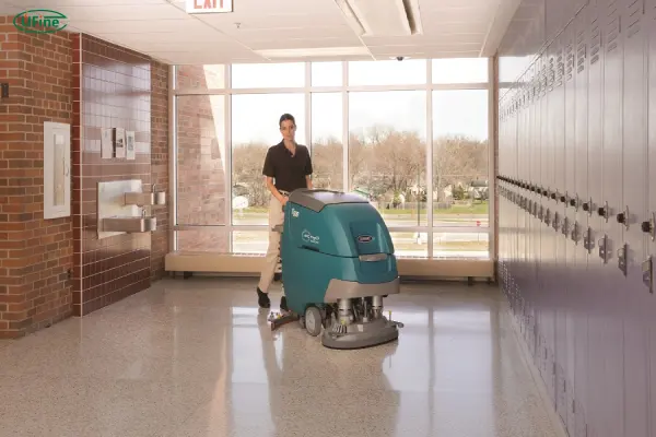 how does the battery power the floor machine