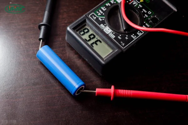 how voltage changes affect lithium battery performance
