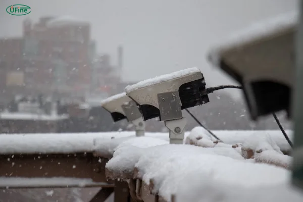 outdoor camera batteries in cold weather