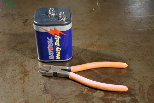 signs that a lantern battery needs to be replaced