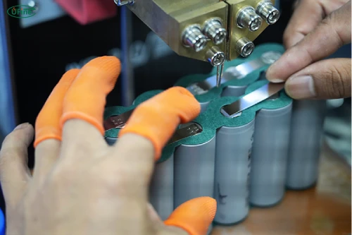 spot welding an 18650 battery pack
