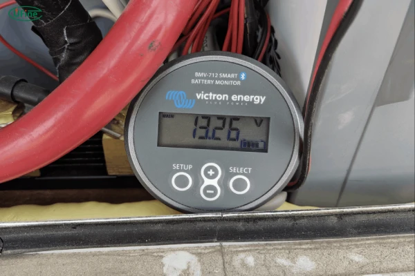 what are battery monitors