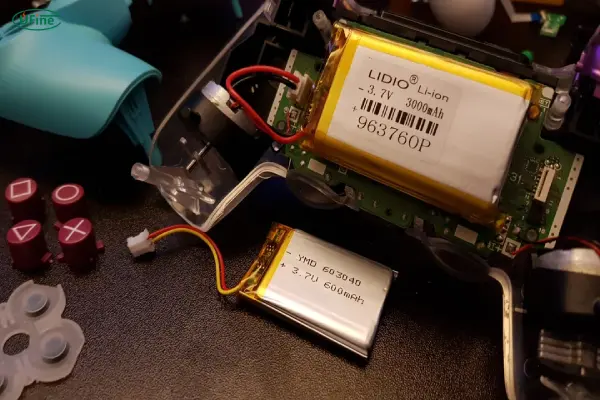 what is the ps4 controller battery size