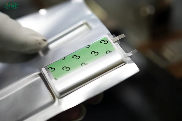 what is inside a battery how does it work